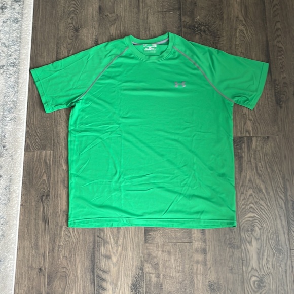 Set of 3 UA large workout shirts worn once in excellent condition - Picture 2 of 4